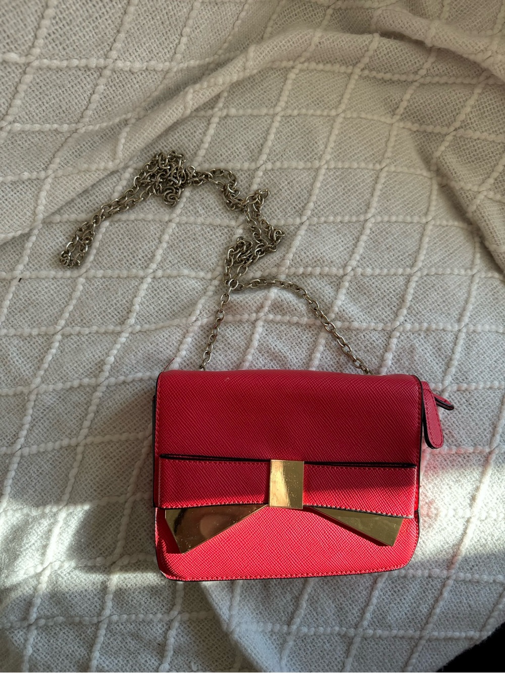 Women’s Red Chain Crossbody Bag with Gold Accent
